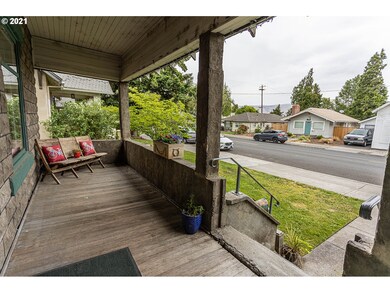 714 W 9th St, the Dalles, OR 97058 - photo 3