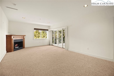 Living Room - gas fireplace