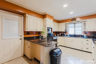 11 Edgeworth Place, New Brunswick, NJ 08901 - photo 7