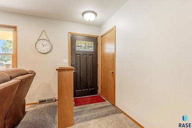 2604 W 39th St, Sioux Falls, SD 57105 - photo 2