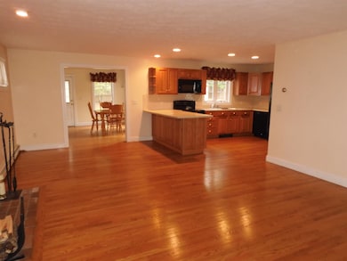 27 Martins Ferry Rd, Hooksett, NH 03106 - photo 3