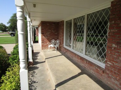 1114 S Monroe St, Hugoton, KS 67951 - photo 4