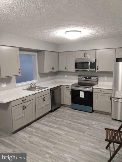 18660 Winding Creek Place, Germantown, MD 20874 - photo 3