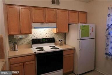 8377 Dunham Ct unit 618, Springfield, VA 22152 - photo 2