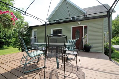 Back deck, canopy will stay with home
