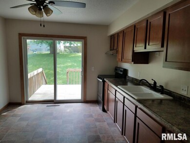 5515 Hillandale Rd, Davenport, IA 52806 - photo 2