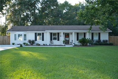 1015 Elbert St, Darien, GA 31305 - photo 2