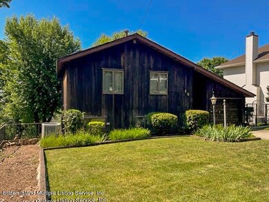 Welcome to 16 Manor Ct!