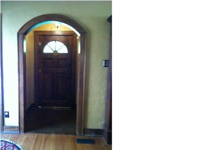 Entryway view