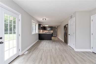 3310 Marilyn St, Columbus, IN 47203 - photo 6