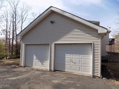 225 Escoll Dr, East Stroudsburg, PA 18301 - photo 3