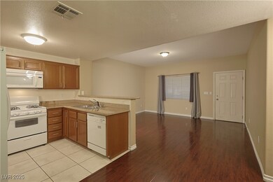 Kitchen & Entry