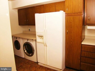 6 Alanbrooke Ct, Towson, MD 21204 - photo 6