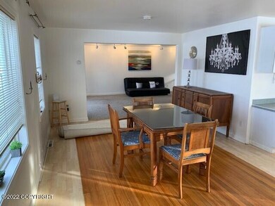 1045 N Dining Rm