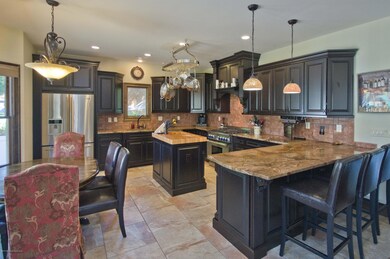 011_KITCHEN
