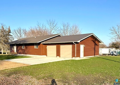350 N Cherry Ave, Bridgewater, SD 57319 - photo 5
