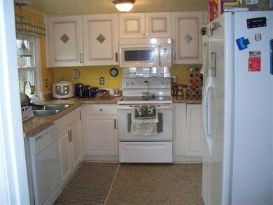 263 Lakewood Dr, Jacksonville, NC 28546 - photo 3