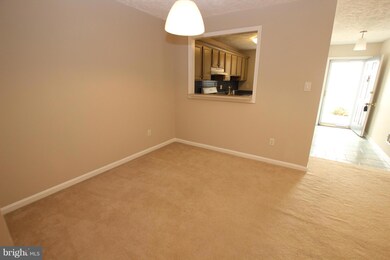 10050 Oakton Terrace Rd unit 10050, Oakton, VA 22124 - photo 4