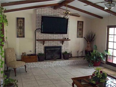 10824 Tom Kite Ct, El Paso, TX 79935 - photo 3