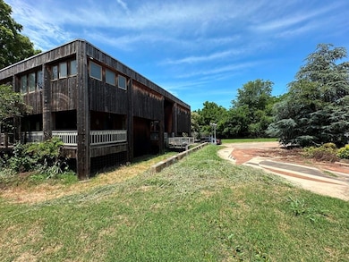 View of grassy yard