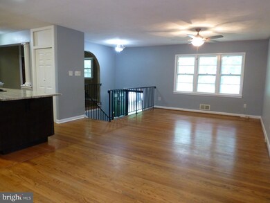 2046 Greenwich St, Falls Church, VA 22043 - photo 4