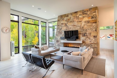4-web-or-mls-4780-enclave-ct