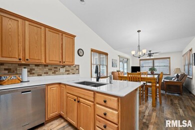 5407 Northwest Cir, Davenport, IA 52806 - photo 7