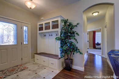 Large Entryway w/ Tile Floors