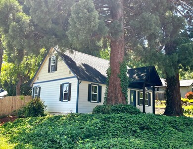 415 NW Pleasant View Dr, Grants Pass, OR 97526 - photo 2