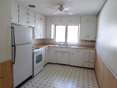 1526 W 2nd St, Cedar Falls, IA 50613 - photo 5