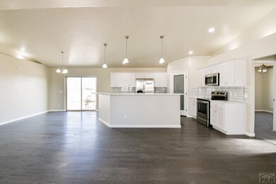 1186 N Knotty Pine Ln, Pueblo West, CO 81007 - photo 2