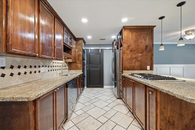 1035 W 30th St, Houston, TX 77018 - photo 4