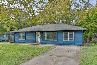 1105 N Howeth St, Gainesville, TX 76240 - photo 2
