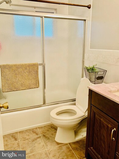 219 Hutton St, Gaithersburg, MD 20877 - photo 7