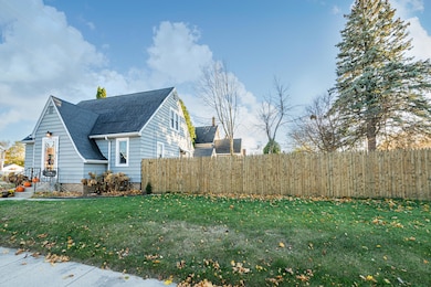 803 Custer Ave, Sheboygan, WI 53081 - photo 3