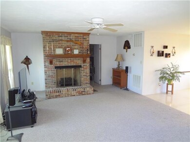 Living room/den for your enjoyment.