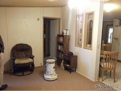 614 Gypsy Ln, Hendersonville, NC 28792 - photo 2