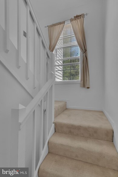 10042 Oakton Terrace Rd, Oakton, VA 22124 - photo 3