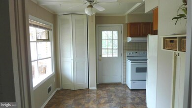 7551 Hyde Ct, Manassas, VA 20109 - photo 3