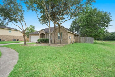 1990 Brentwood Dr, Alvin, TX 77511 - photo 2
