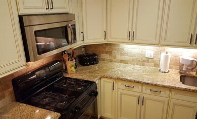 38 Galewood Kitchen 3