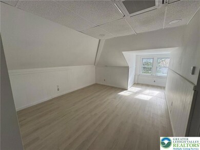 2 W Market St unit 4 3rd FL, Gratz, PA 17030 - photo 3