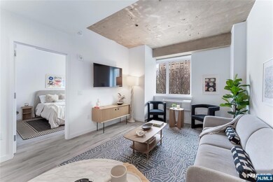 10 Commerce Ct unit 10 J, Newark, NJ 07102 - photo 5