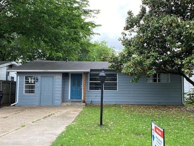 1045 W Coffin St, Denison, TX 75020 - photo 5