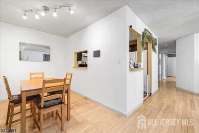 35 Lindsey Ct unit D2, Franklin Park, NJ 08823 - photo 5