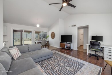 1032 E Wickieup Ln, Phoenix, AZ 85024 - photo 4