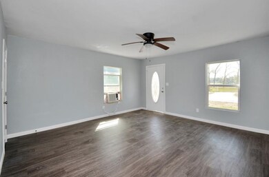 7919 Brays St unit B, Houston, TX 77012 - photo 2