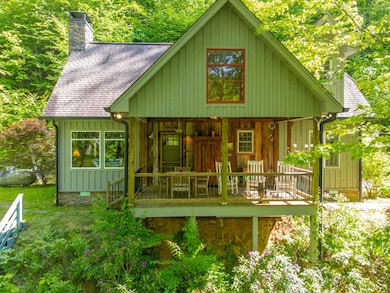 Majestic setting above Nantahala River