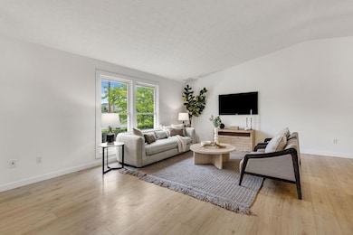 14-web-or-mls-12061HarmonRoad_Hommati102
