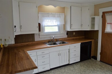 16 Lincoln St, Dexter, ME 04930 - photo 4